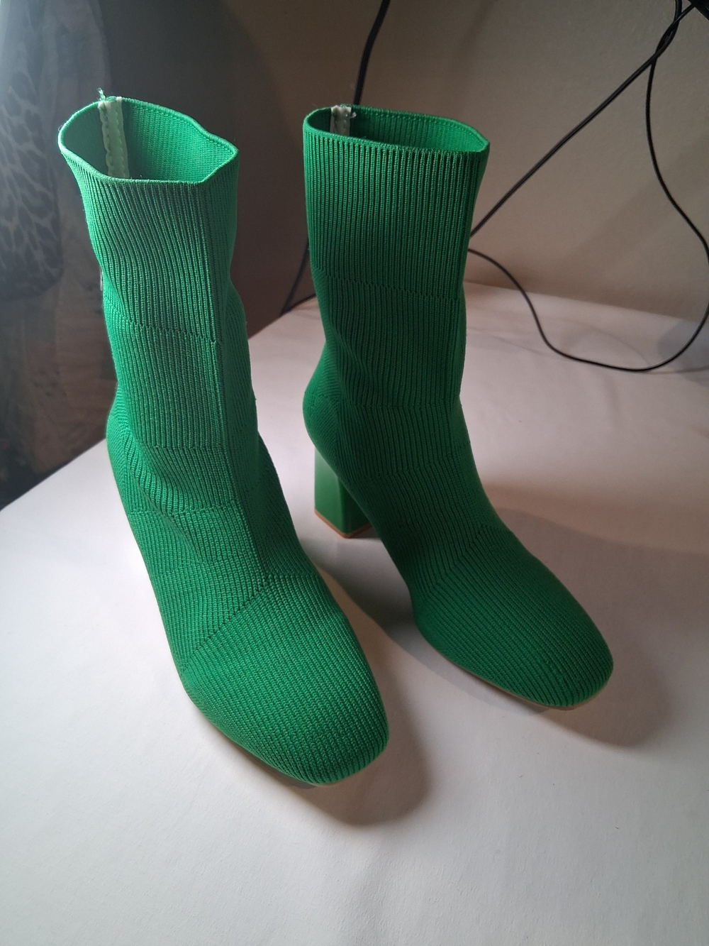sku143 NEVER WORN ! Green Knit Sock Boots ,Size 37 =6.5/7 USA